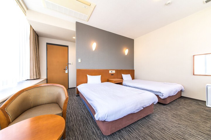 Room 16 of 36