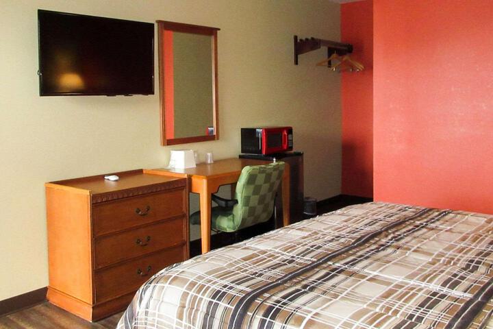1 King Bed (5 of 6)