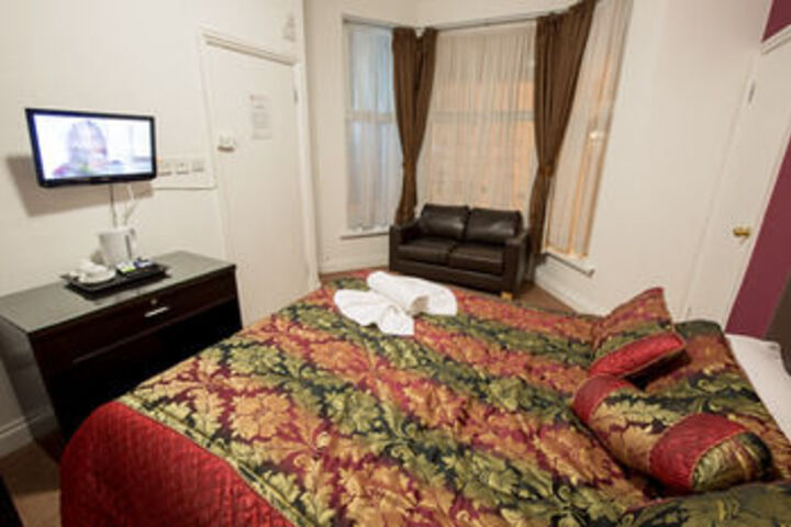 Room 10 of 34