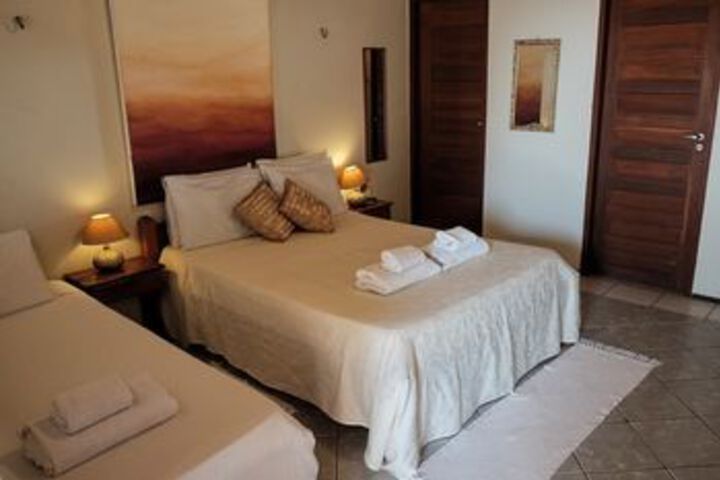 Room 7 of 12