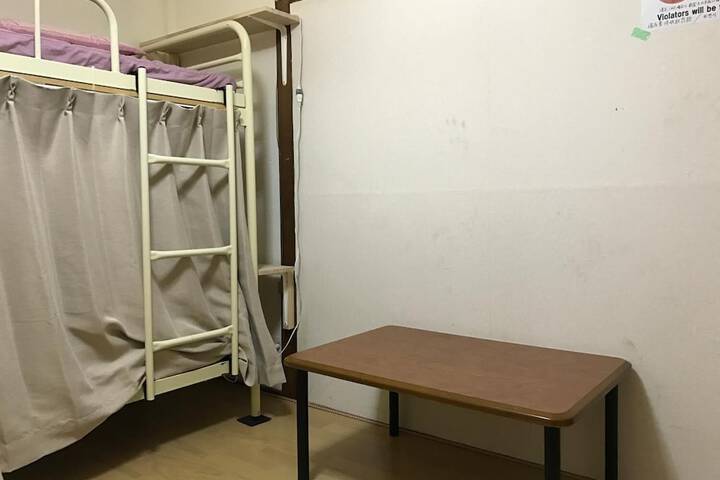 Room 16 of 52
