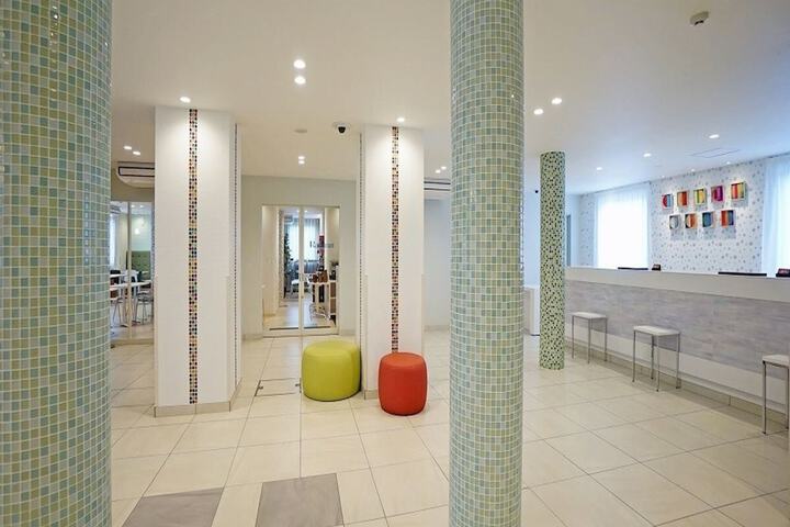 Entrance & Lobby