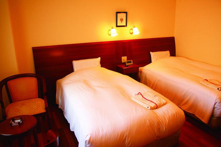 Room 4 of 65