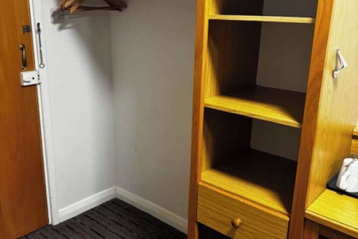 Room 9 of 15