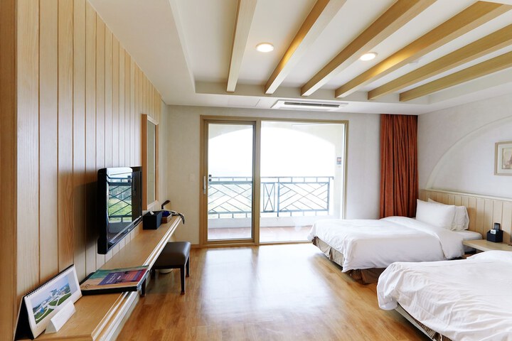 Room 4 of 110