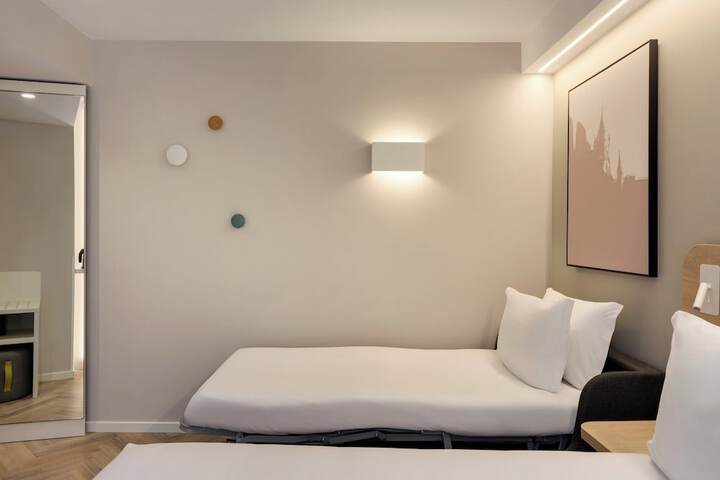 Room 20 of 28
