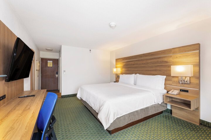 Room 76 of 125