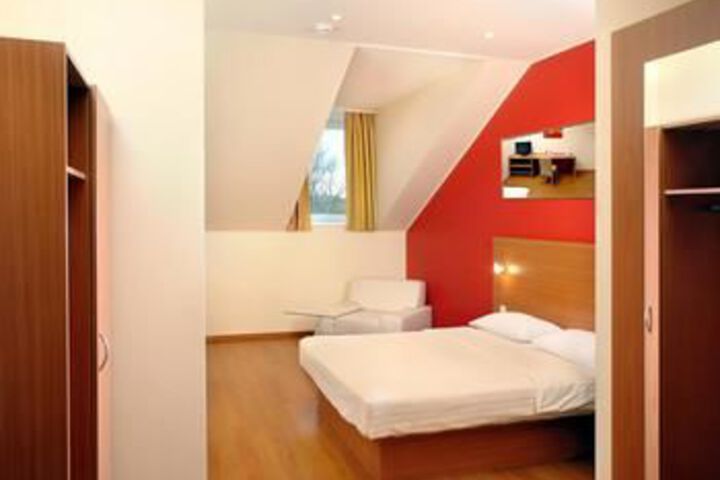 Room 48 of 69