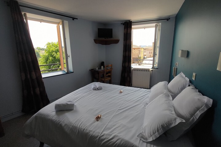 Room 7 of 12