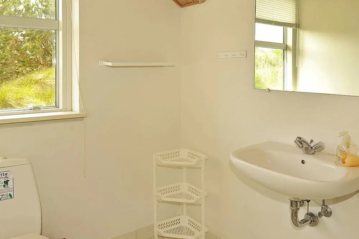 Room 6 of 20