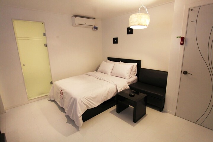 Room 35 of 71