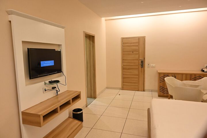 Room 7 of 15