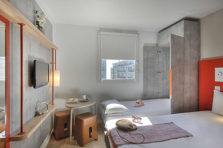 Room 2 of 66