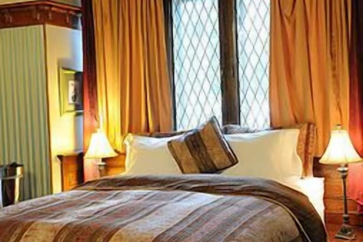 Room 32 of 148