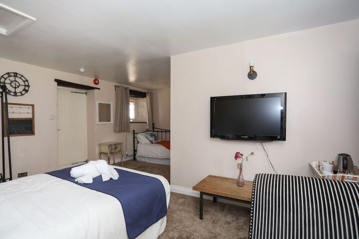 Room 12 of 25