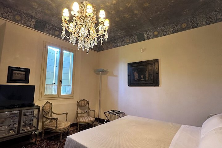 Room 22 of 43