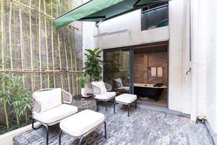 Hues Yard Hotel