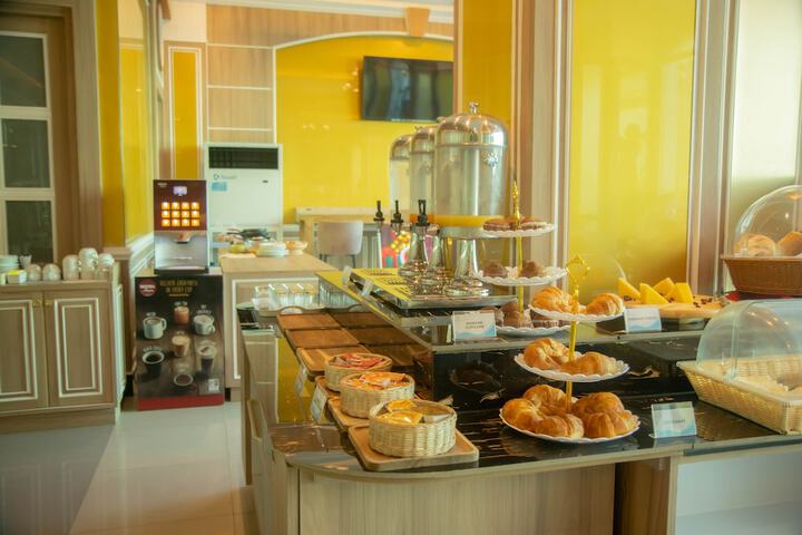 Breakfast/Coffee Service 85 of 99