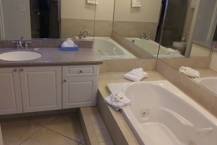 Room 6 of 25