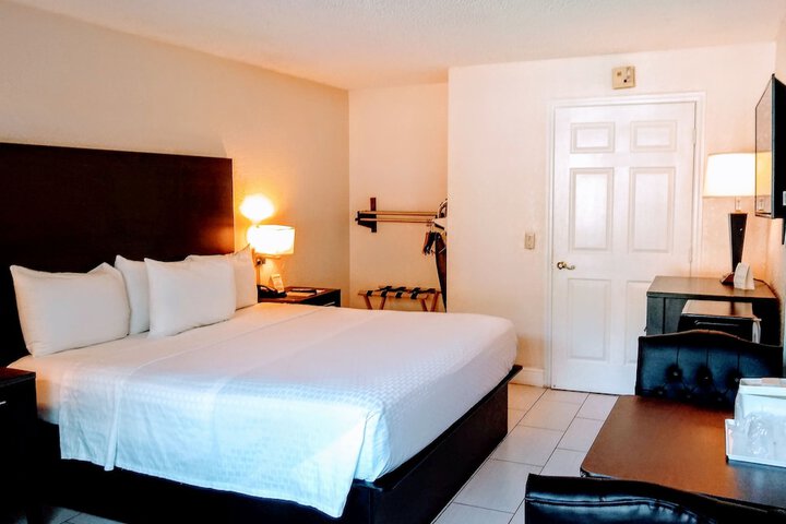 1 King Bed (7 of 7)