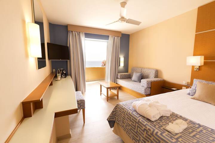 Room 6 of 81