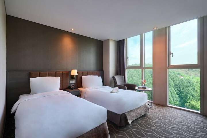 Room 7 of 24