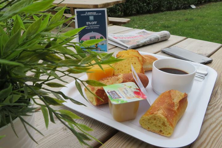 Breakfast/Coffee Service 34 of 48