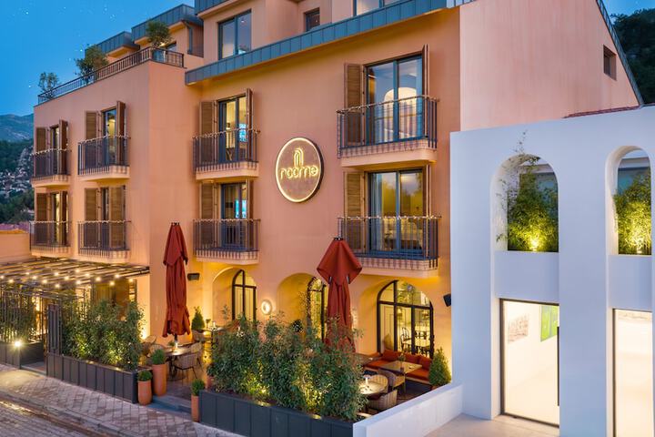 Hotel 70 of 76