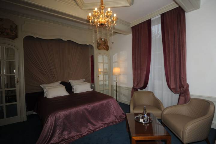 Room 8 of 53