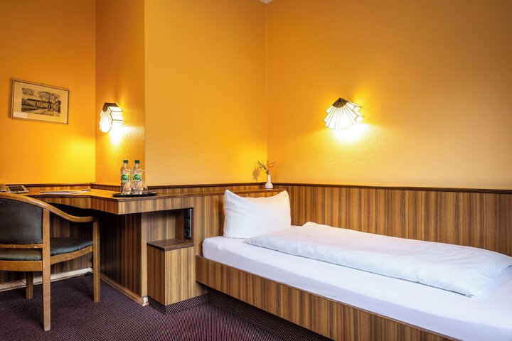 Room 32 of 74