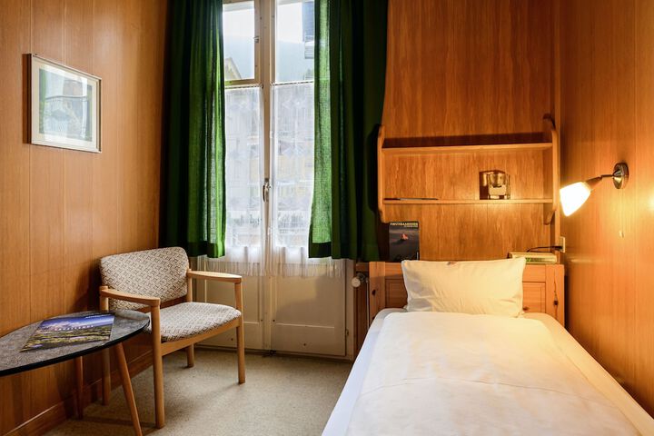 Room 84 of 120
