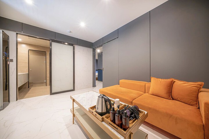 Room 14 of 28