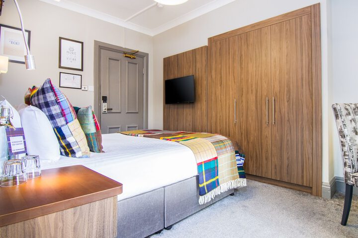 Room 7 of 38