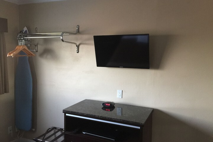 Room 6 of 51