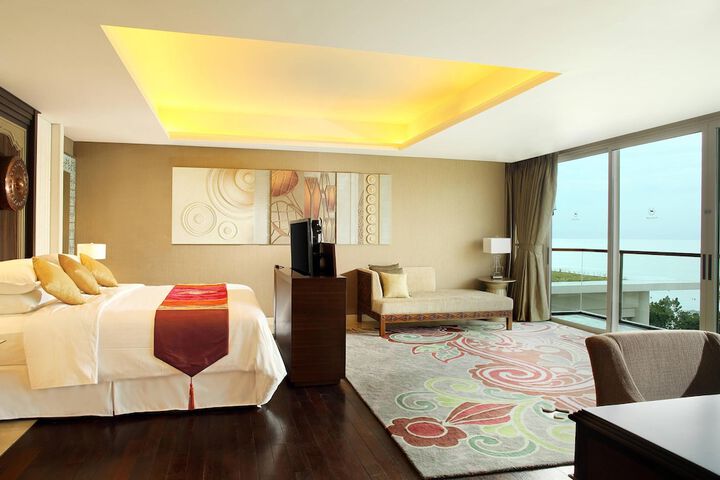 Room 5 of 122
