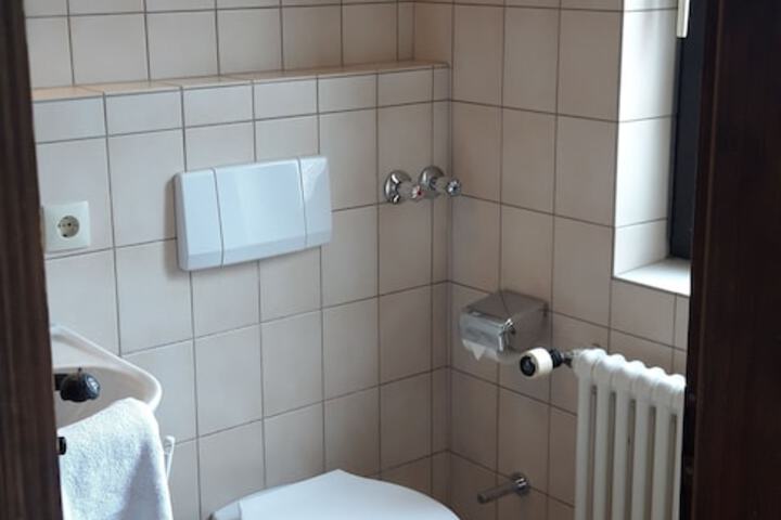 Room 5 of 10