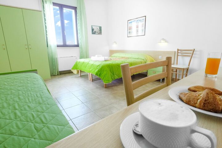 Room 15 of 37