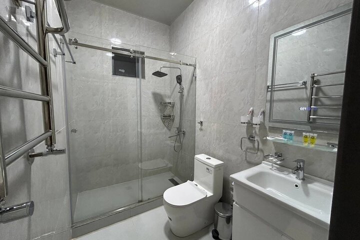 Room 9 of 17