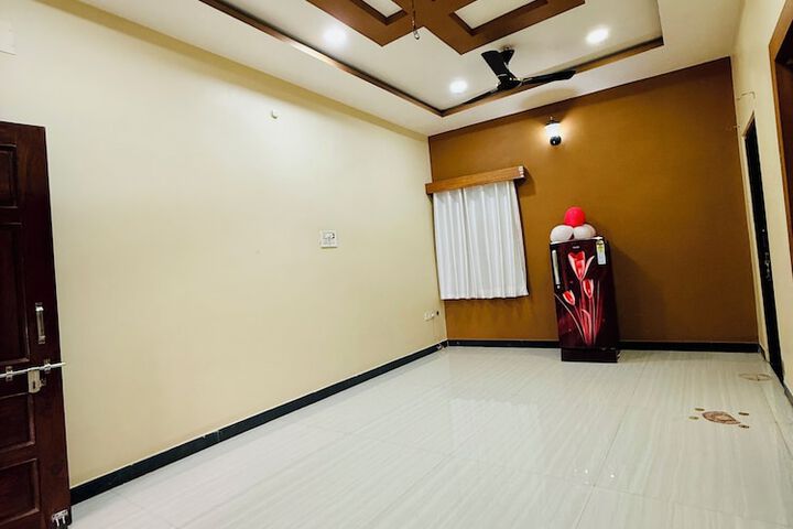Room 9 of 18