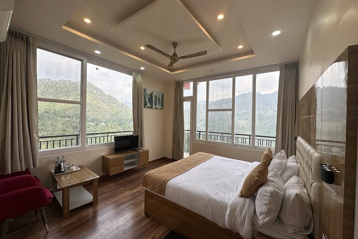 Room 3 of 44