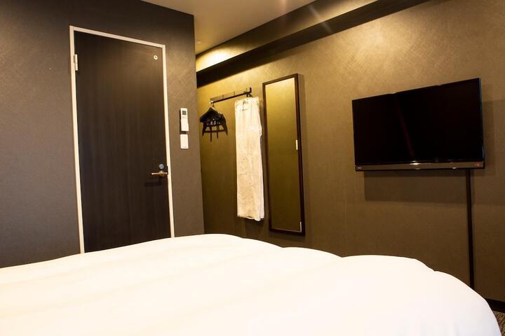 Room 5 of 17