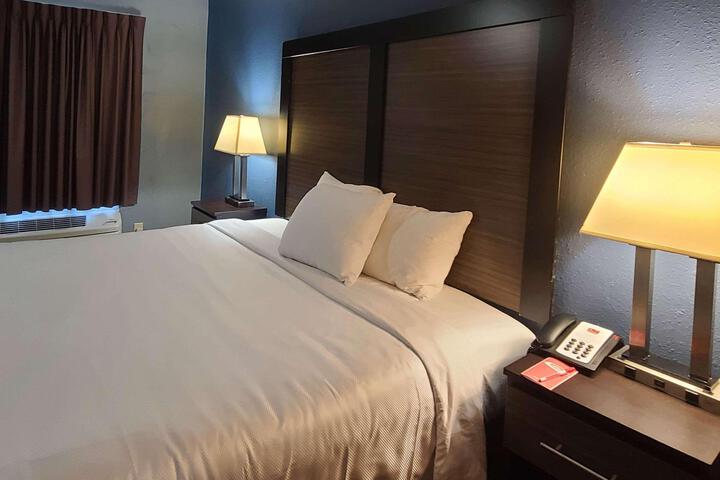 Standard | King Bed (6 of 8)