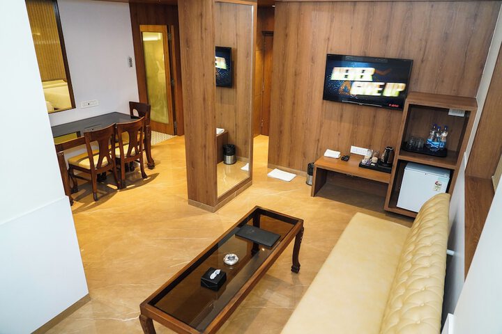 Room 16 of 30