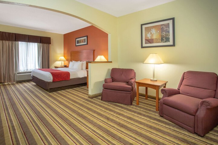 1 King Bed (2 of 16)