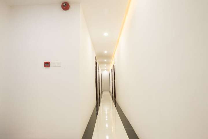 Ballroom/Hall 31 of 35