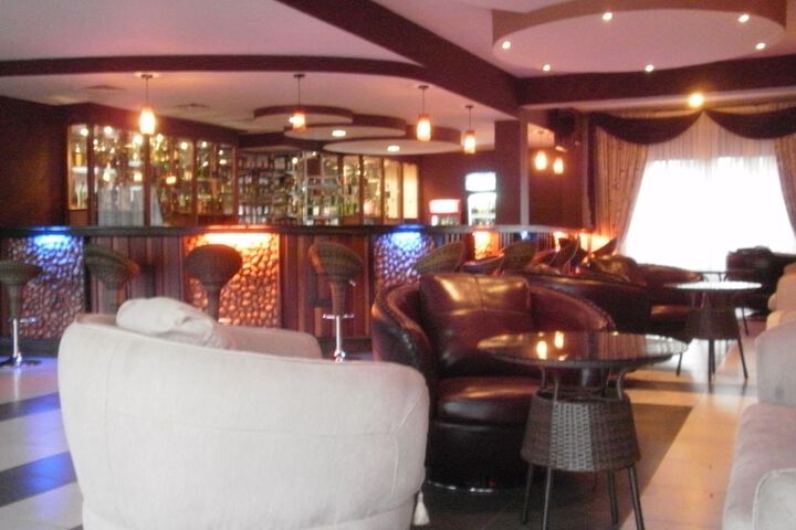 Lounge 61 of 96