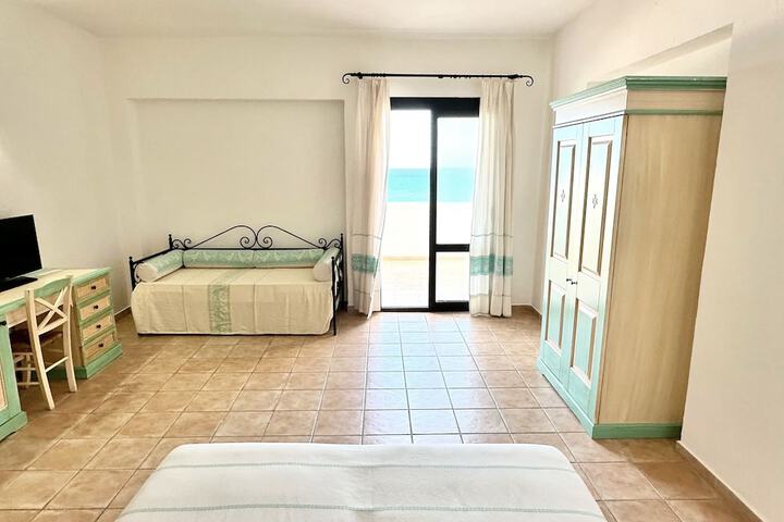 Room 12 of 35