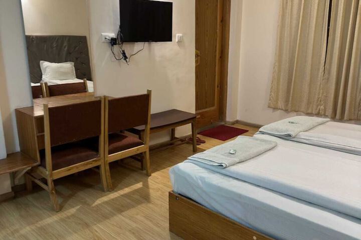 Room 5 of 11