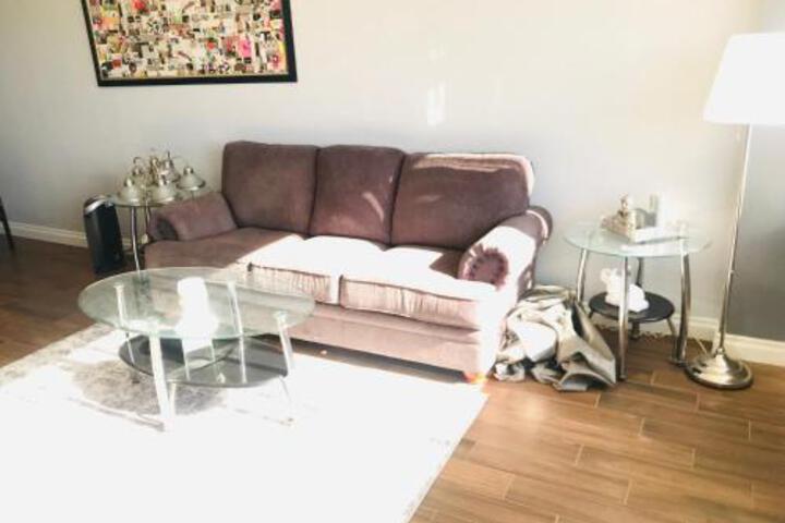 Photo of Amazing 2 B 2 B Master Suite behind Convention Center