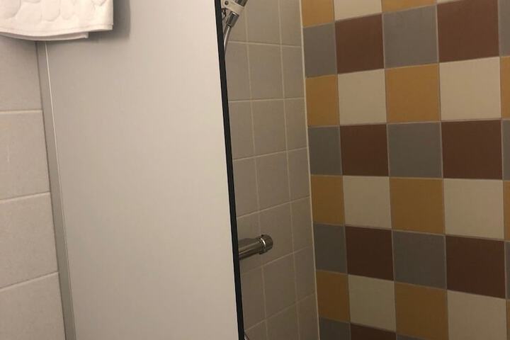 Room 53 of 103